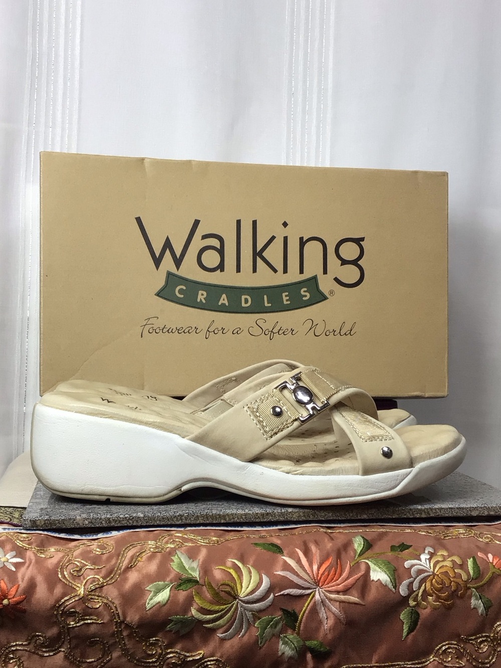 Walking Cradles Oreo in Bone Nubuck Wedge Slide Sandal Sz.9W
